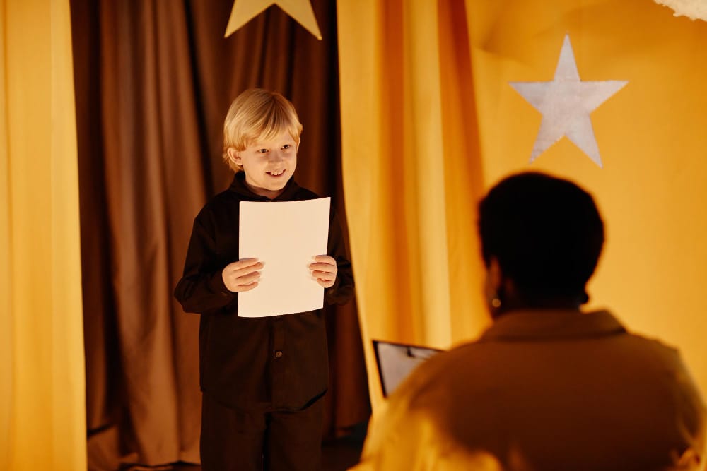 Terapie prin teatru: Beneficiile jocului de rol pentru dezvoltarea emoțională a copiilor